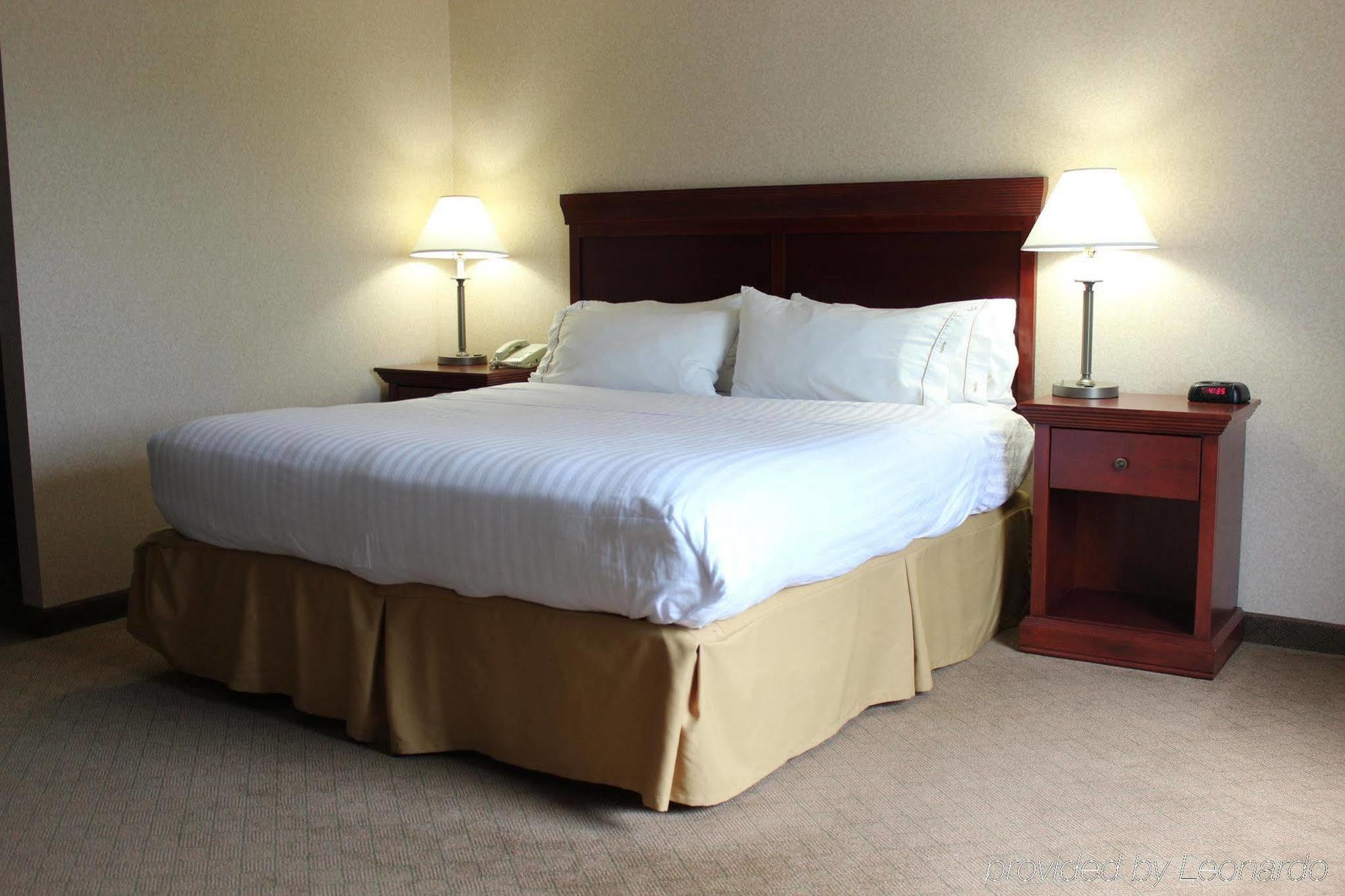 Holiday Express By Ihg Hotel 2*