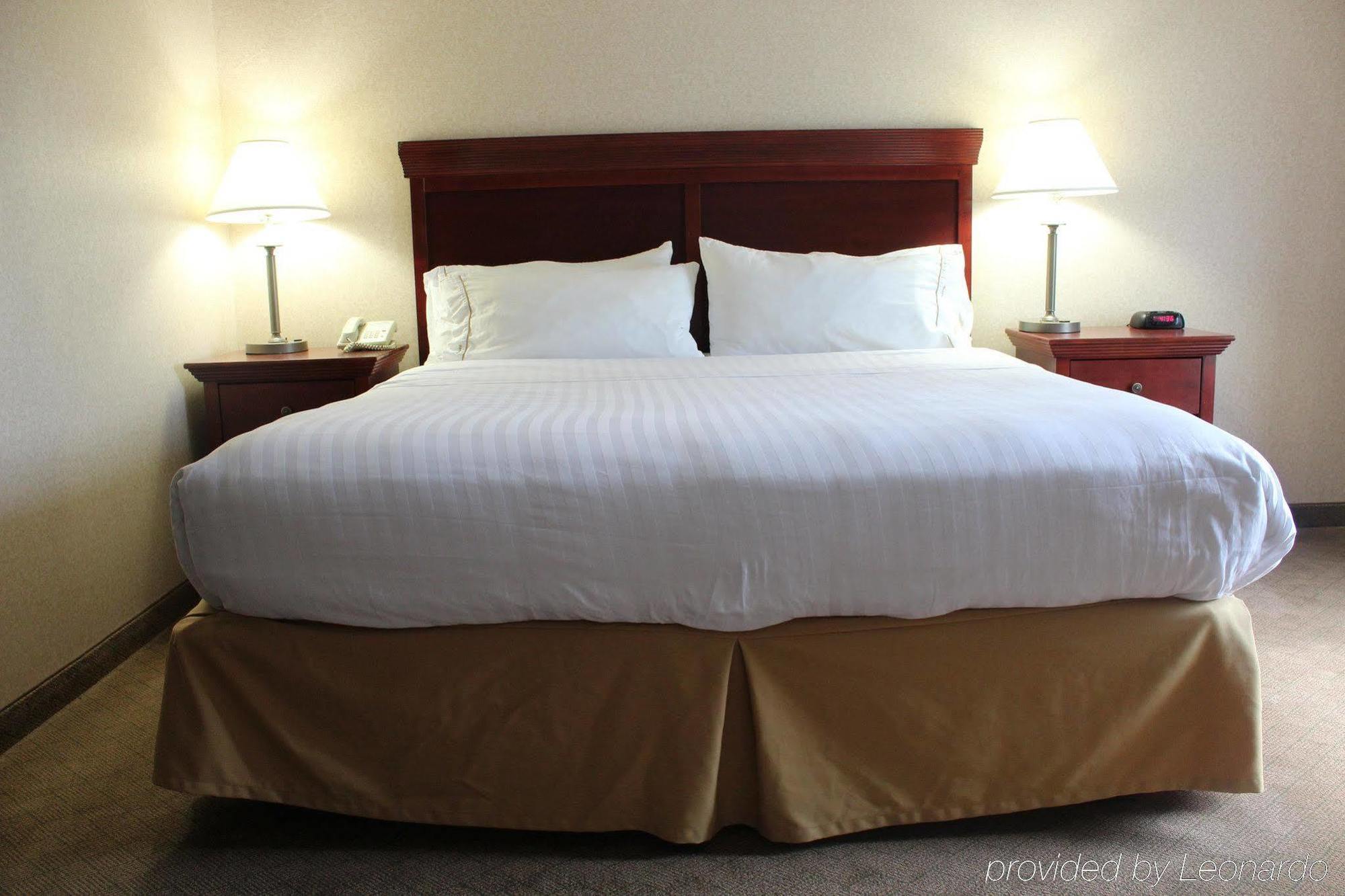 Holiday Express By Ihg Hotel 2*